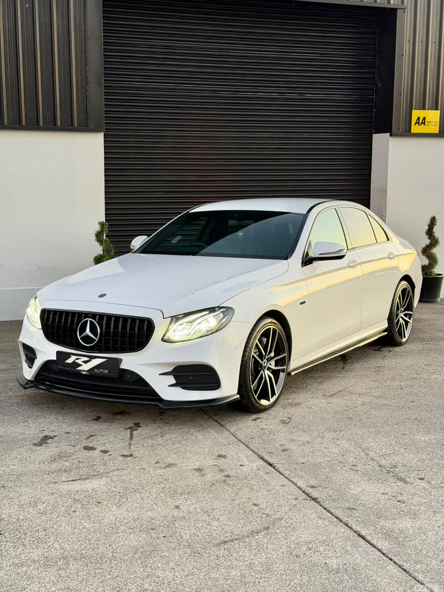 Mercedes-Benz 300 Saloon, Petrol Hybrid, 2020, White