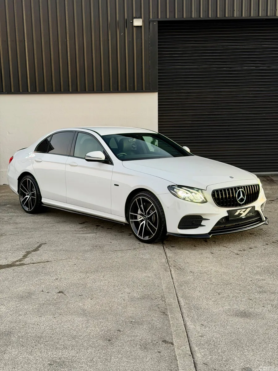Mercedes-Benz 300 Saloon, Petrol Hybrid, 2020, White