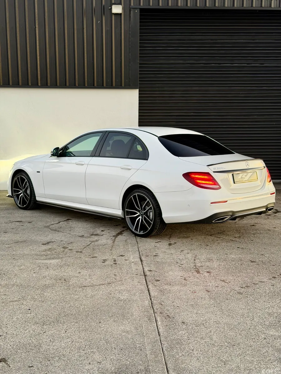 Mercedes-Benz 300 Saloon, Petrol Hybrid, 2020, White