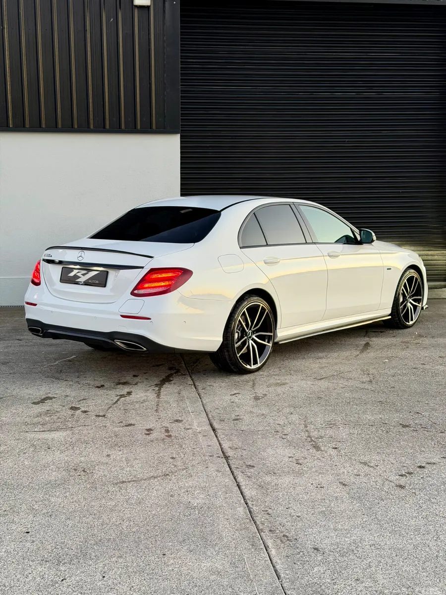Mercedes-Benz 300 Saloon, Petrol Hybrid, 2020, White