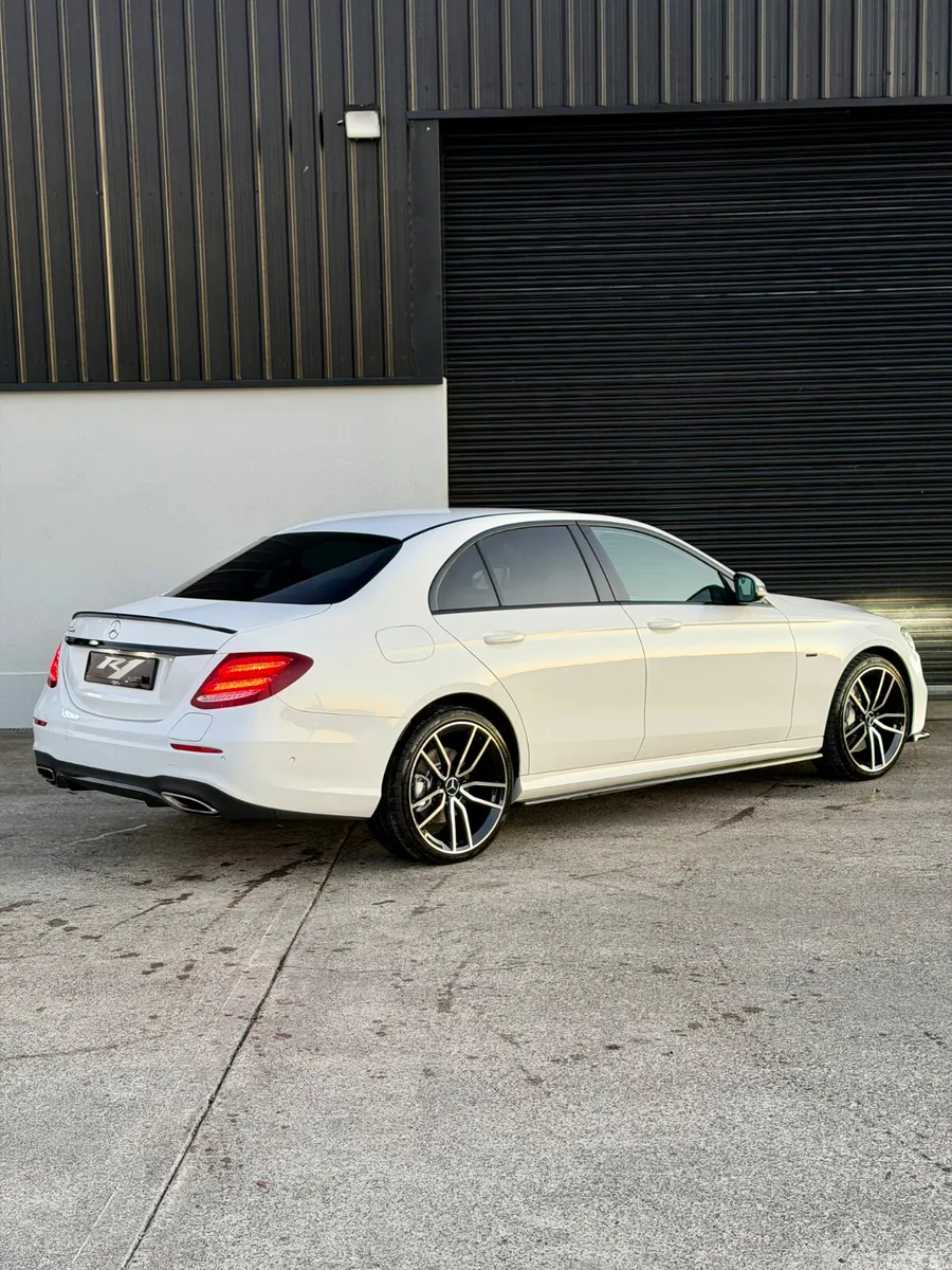 Mercedes-Benz 300 Saloon, Petrol Hybrid, 2020, White