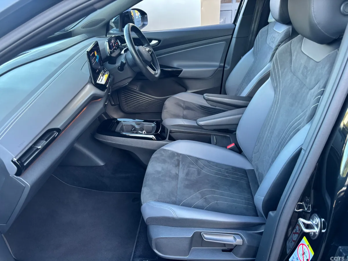 Volkswagen ID.4 SUV, Electric, 2023, Black