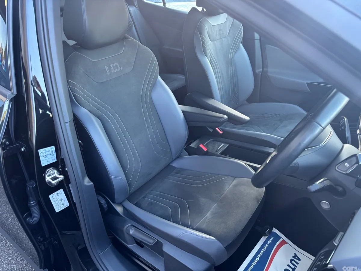 Volkswagen ID.4 SUV, Electric, 2023, Black