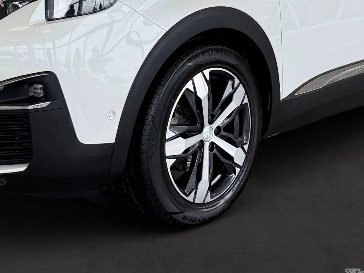 Peugeot 5008 MPV, Diesel, 2020, White