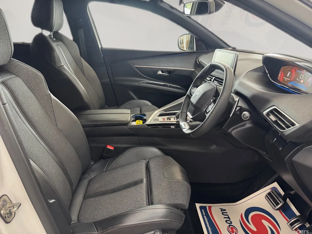 Peugeot 5008 MPV, Diesel, 2020, White