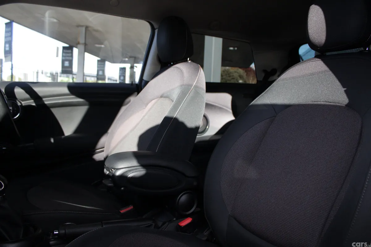 Mini Cooper Hatchback, Diesel, 2018, Silver