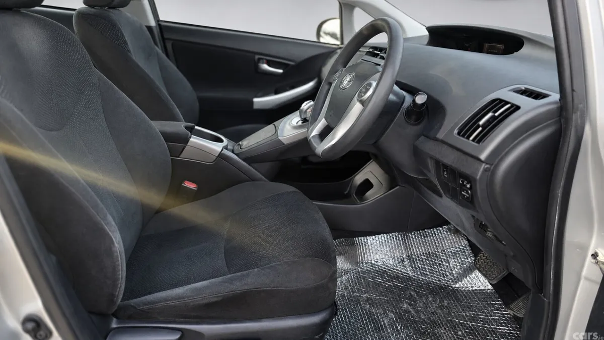 Toyota Prius Hatchback, Petrol Hybrid, 2015, Silver
