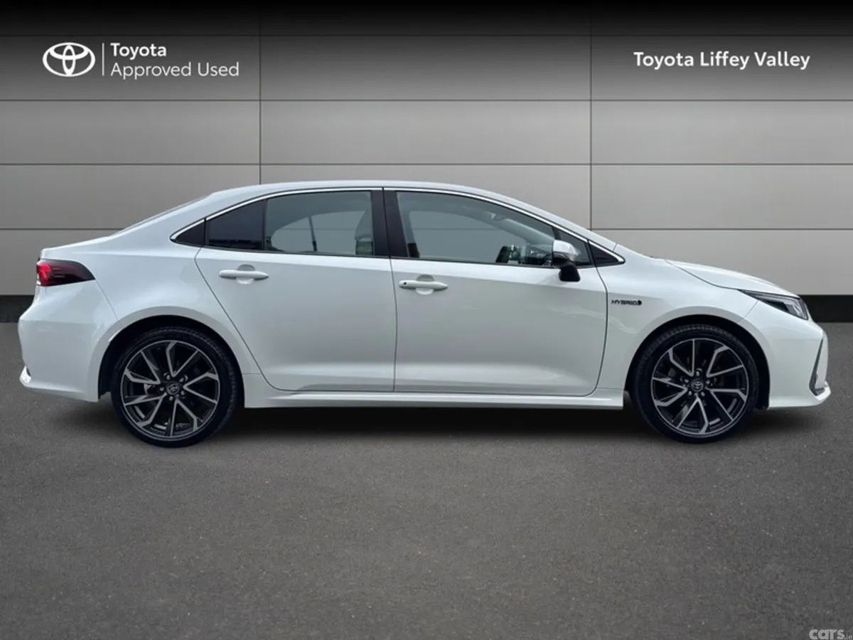 Toyota Corolla Saloon, Petrol Hybrid, 2020, White