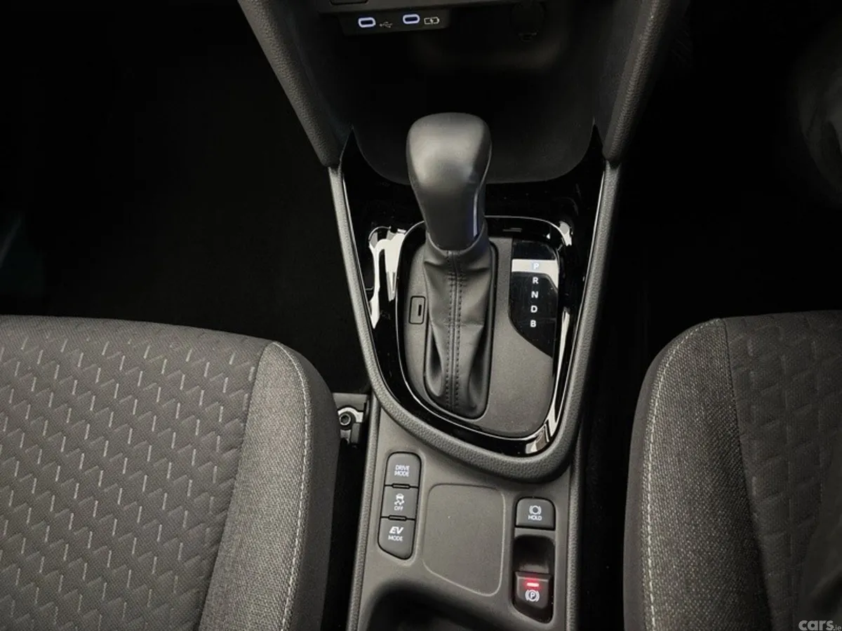 Toyota Yaris Cross Hatchback, Petrol Hybrid, 2026, Grey