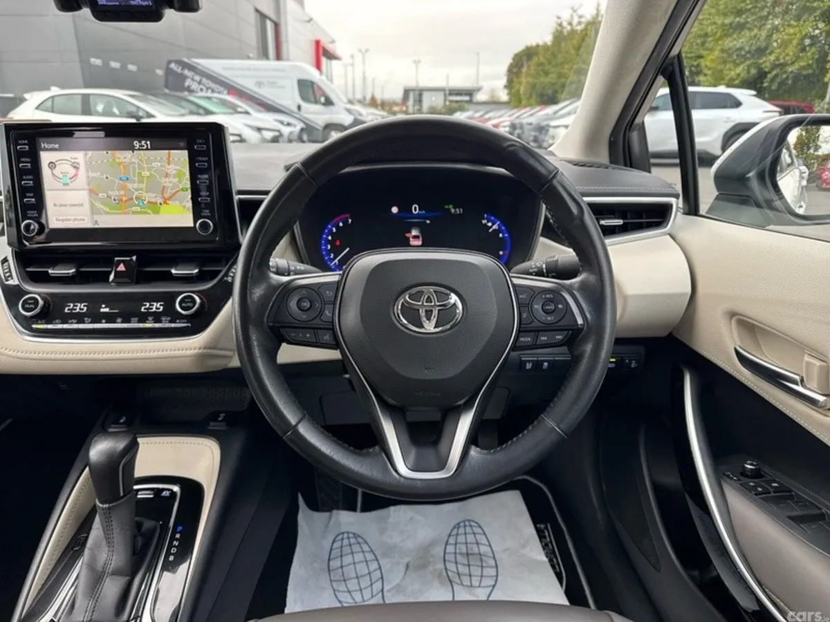 Toyota Corolla Saloon, Petrol Hybrid, 2020, White