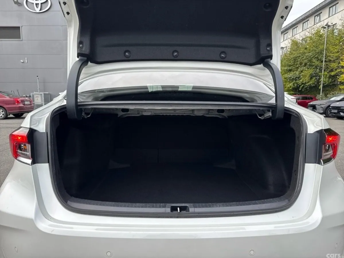 Toyota Corolla Saloon, Petrol Hybrid, 2020, White