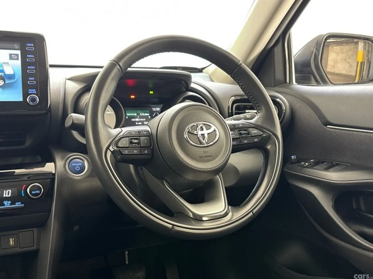 Toyota Yaris Cross SUV, Petrol Hybrid, 2023, Grey