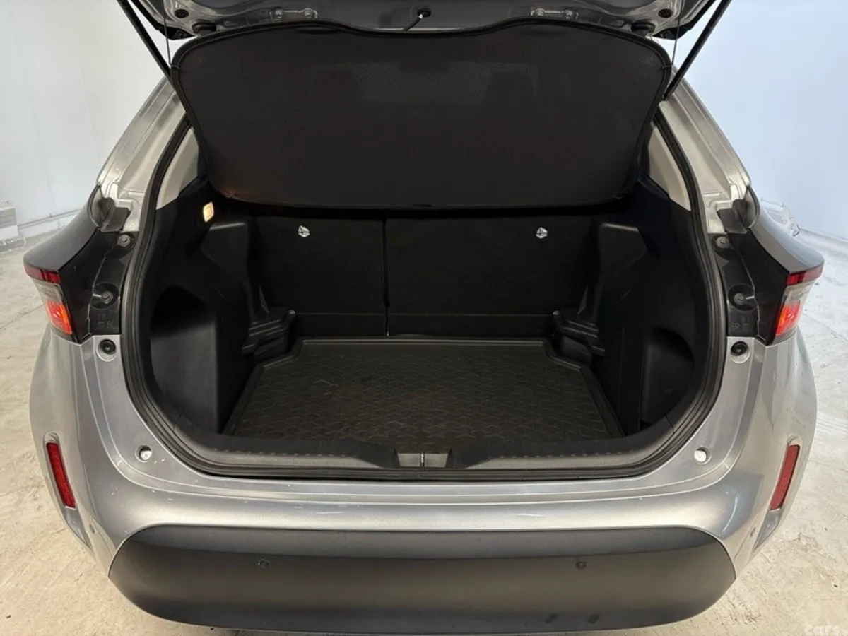 Toyota Yaris Cross SUV, Petrol Hybrid, 2023, Grey