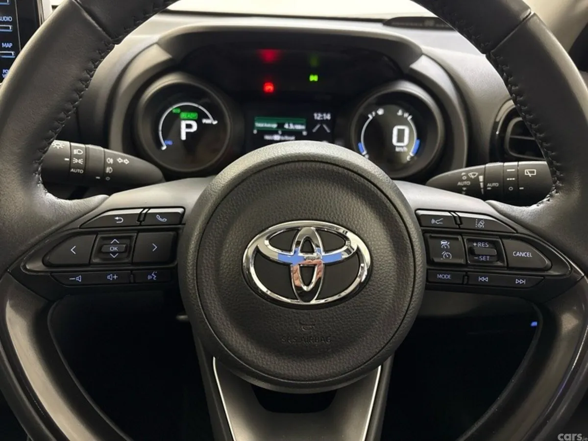 Toyota Yaris Cross SUV, Petrol Hybrid, 2023, Grey