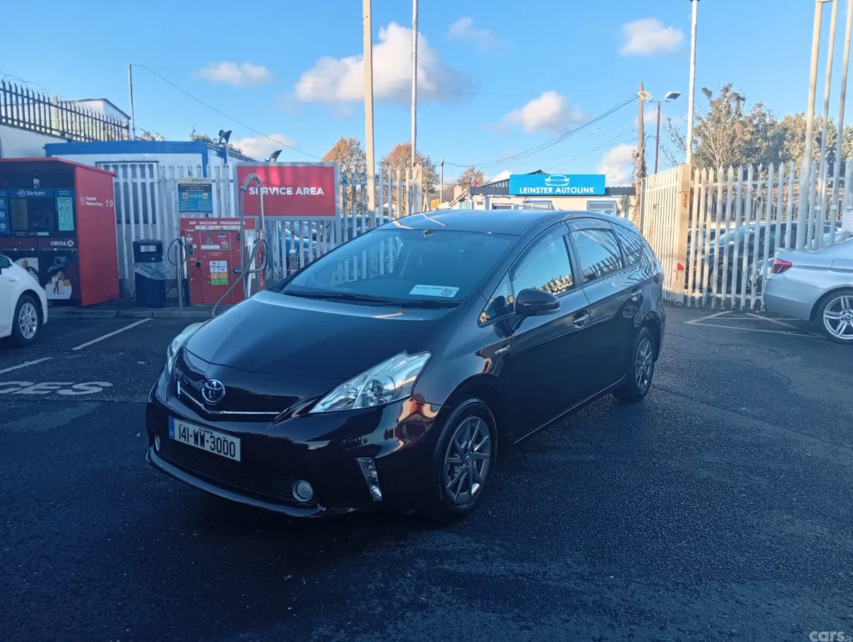 Toyota Prius MPV, Petrol Hybrid, 2014, Red