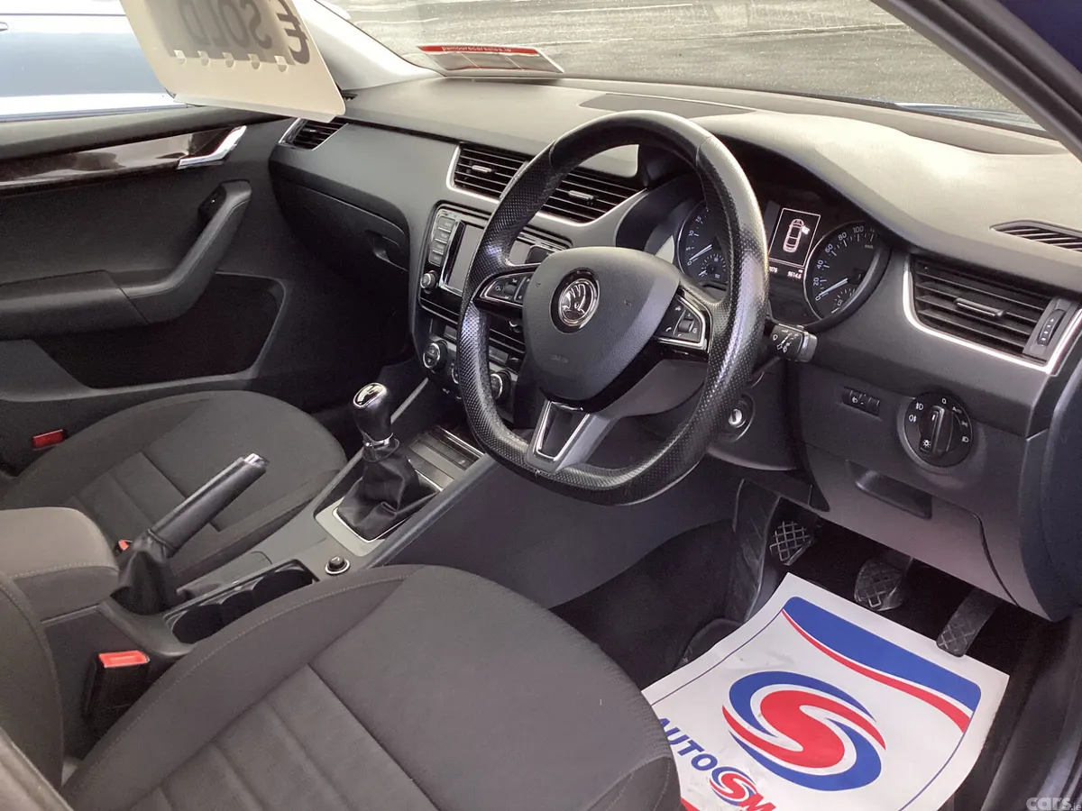 Skoda Octavia Saloon, Diesel, 2016, Blue