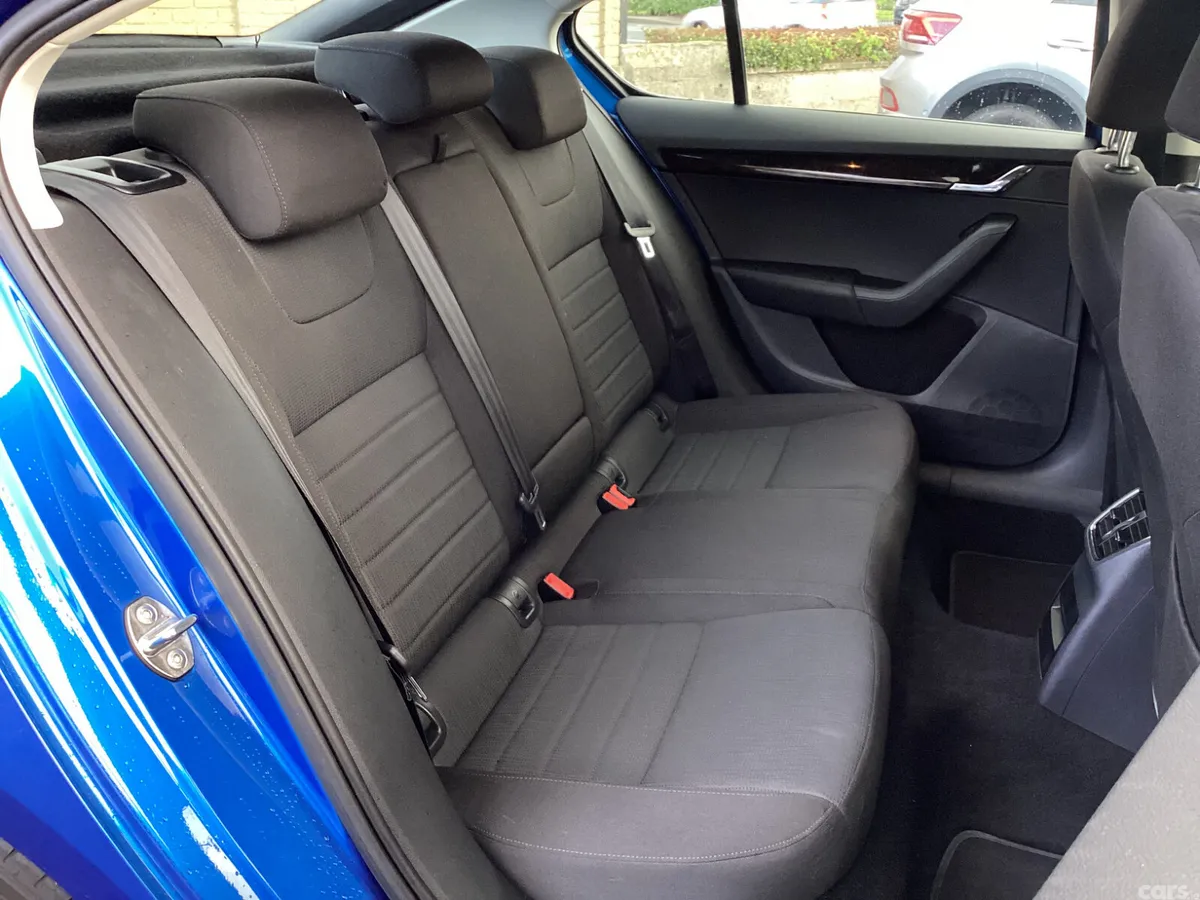 Skoda Octavia Saloon, Diesel, 2016, Blue