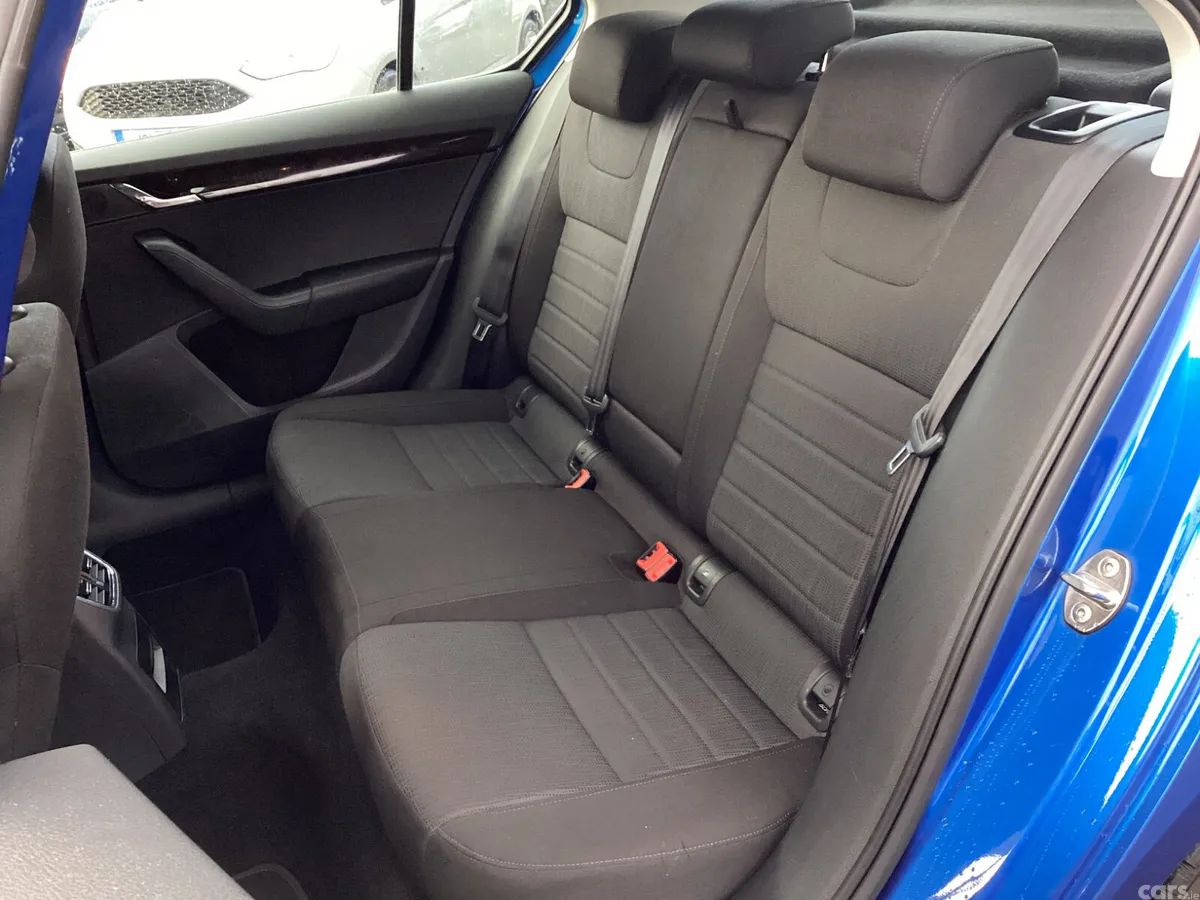 Skoda Octavia Saloon, Diesel, 2016, Blue