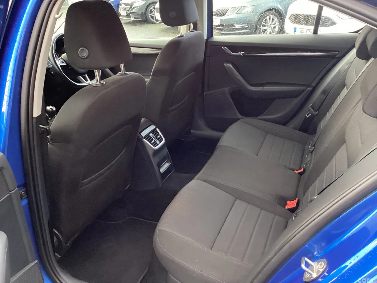 Skoda Octavia Saloon, Diesel, 2016, Blue