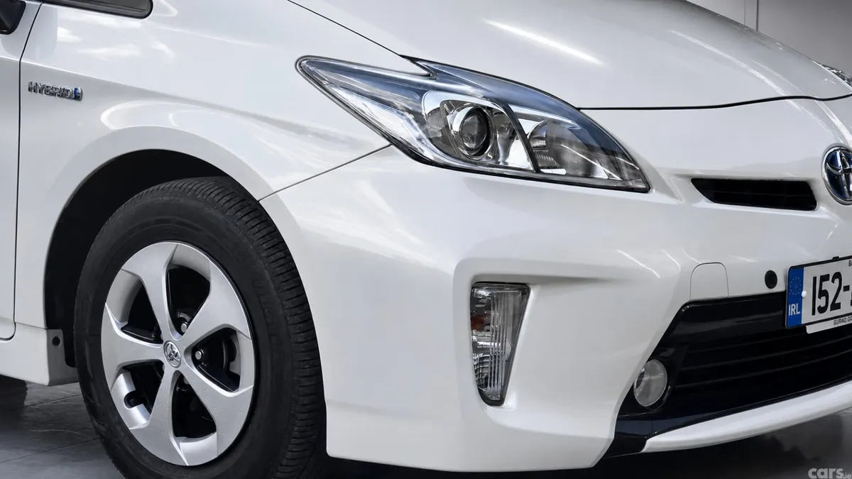 Toyota Prius Hatchback, Petrol Hybrid, 2015, White