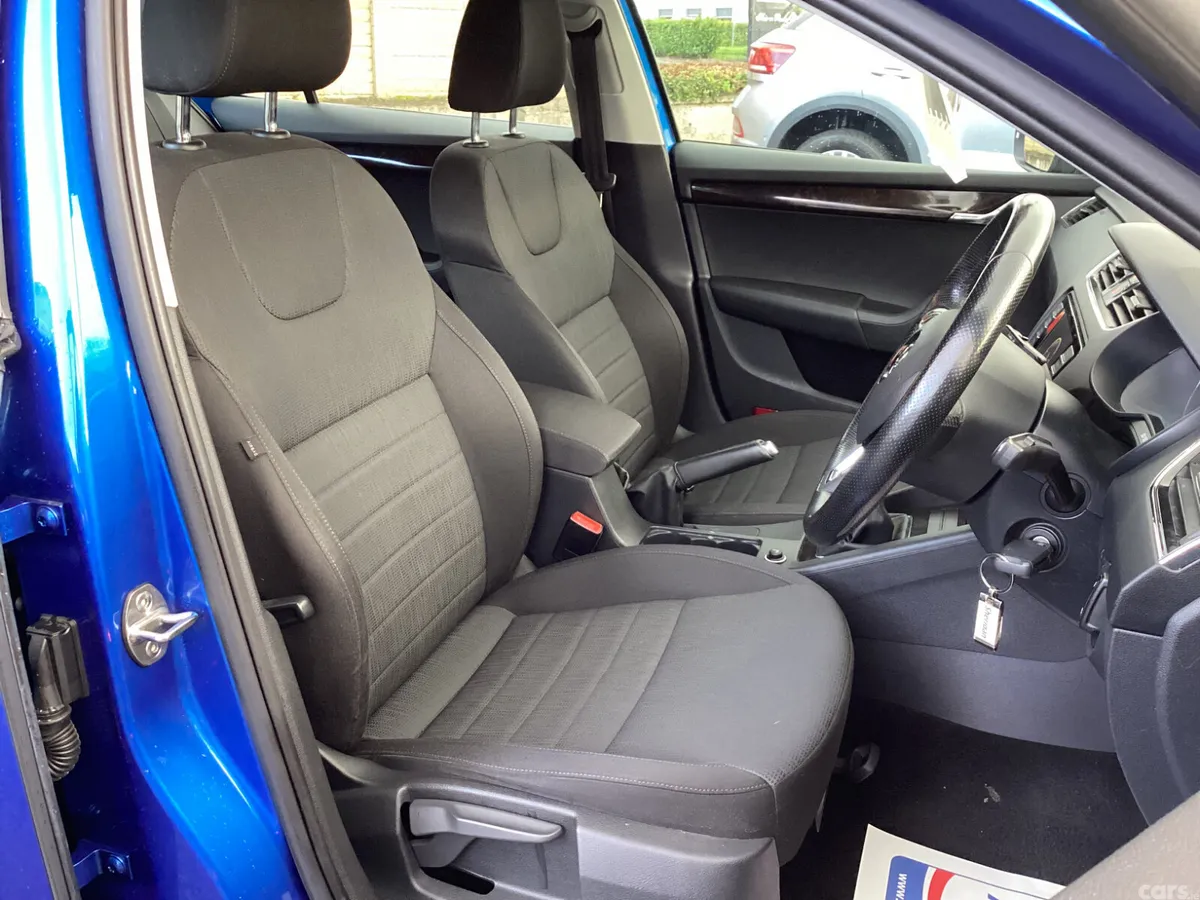 Skoda Octavia Saloon, Diesel, 2016, Blue