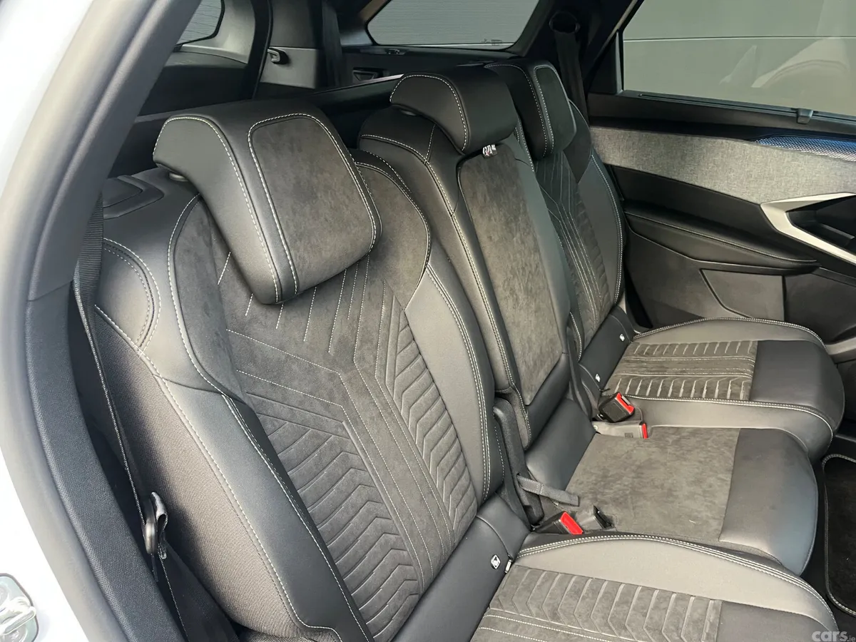 Peugeot 5008 MPV, Electric, 2026, White