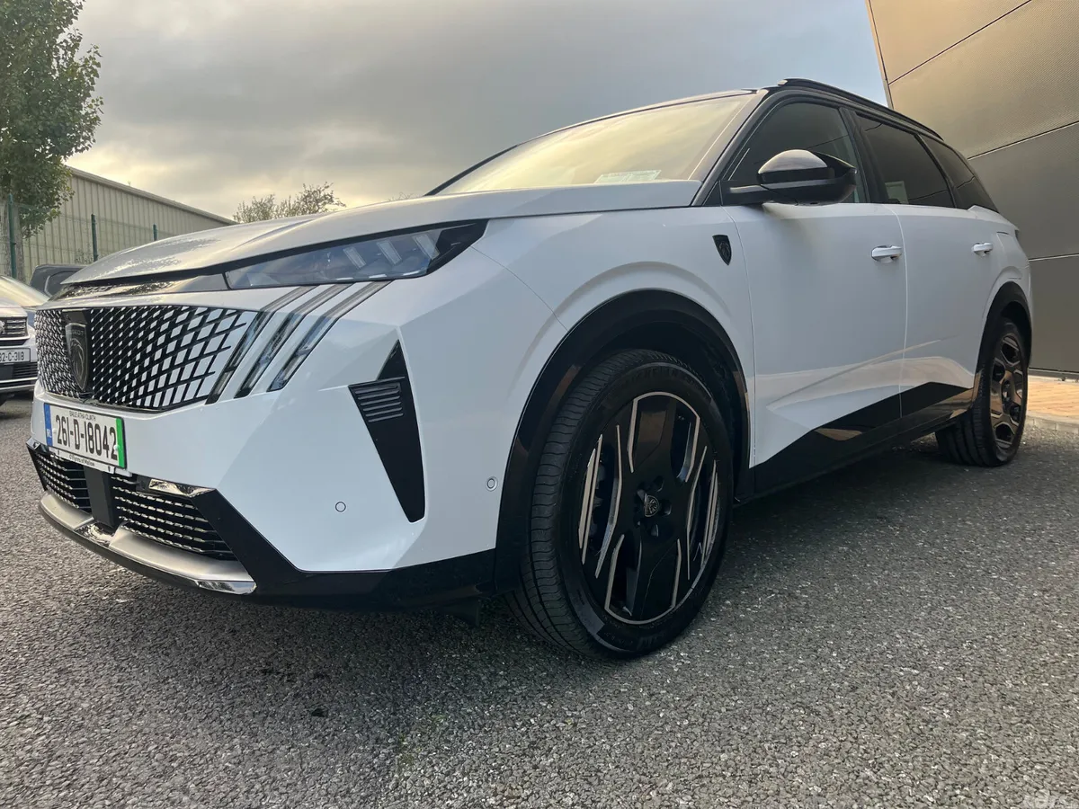 Peugeot 5008 MPV, Electric, 2026, White