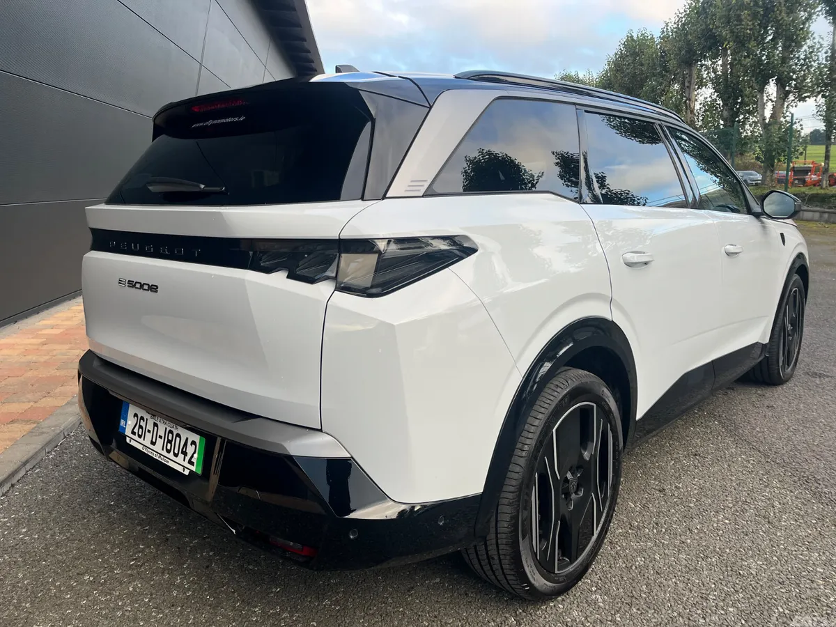 Peugeot 5008 MPV, Electric, 2026, White