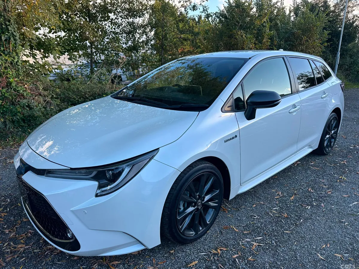 Toyota Corolla Estate, Petrol Hybrid, 2020, White