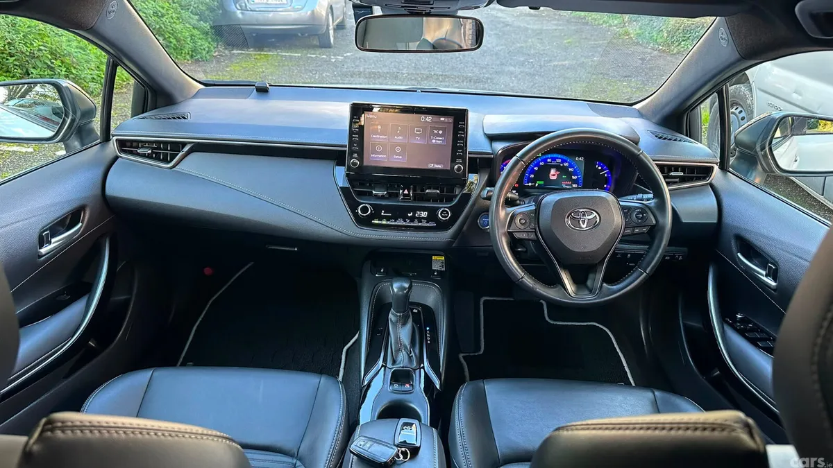 Toyota Corolla Estate, Petrol Hybrid, 2020, White