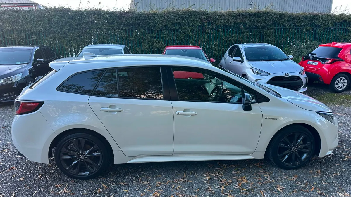 Toyota Corolla Estate, Petrol Hybrid, 2020, White
