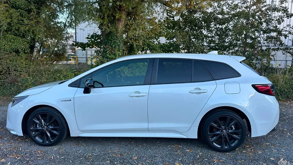Toyota Corolla Estate, Petrol Hybrid, 2020, White