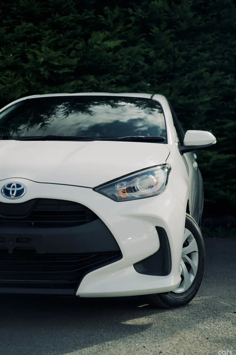 Toyota Yaris Hatchback, Petrol Hybrid, 2023, White