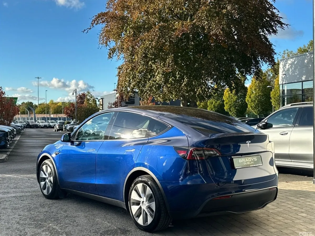 Tesla Model Y MPV, Electric, 2023, Blue