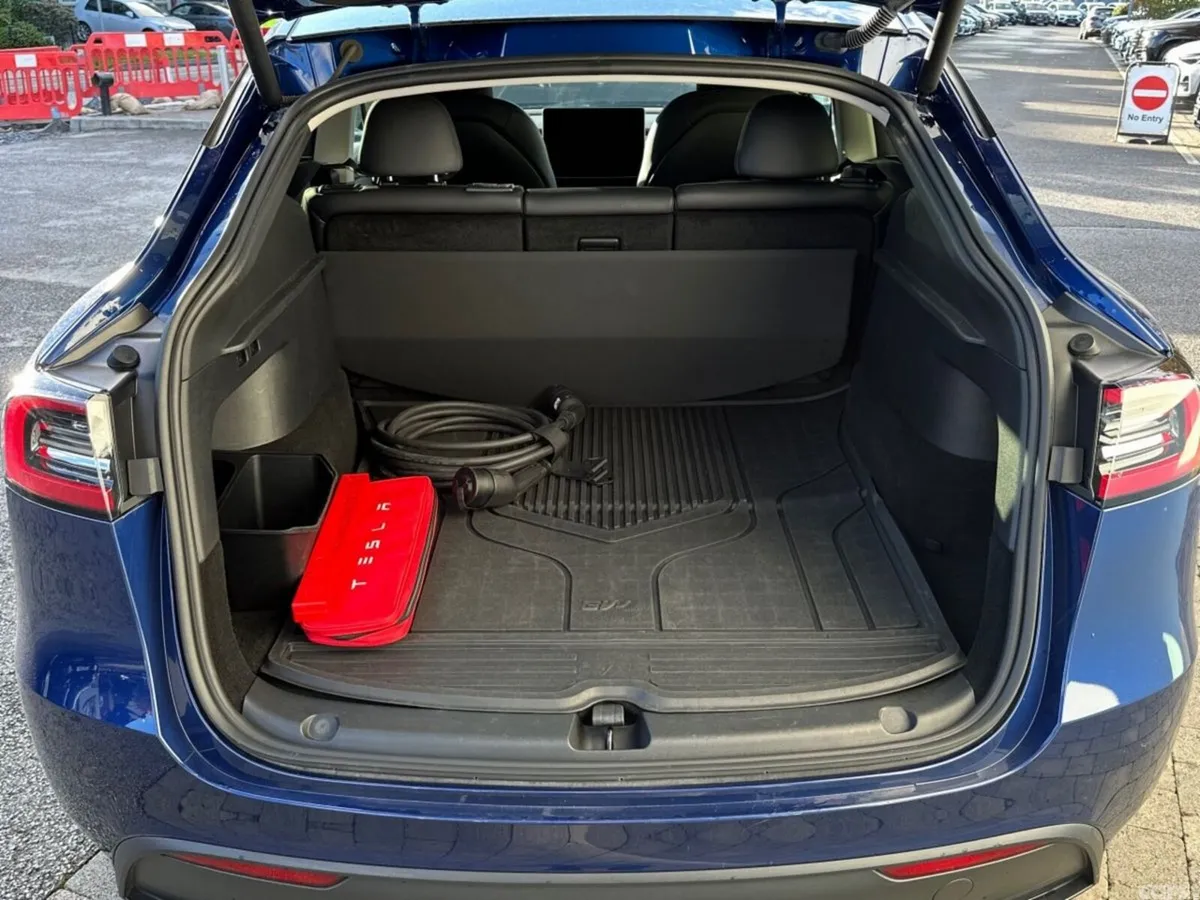 Tesla Model Y MPV, Electric, 2023, Blue