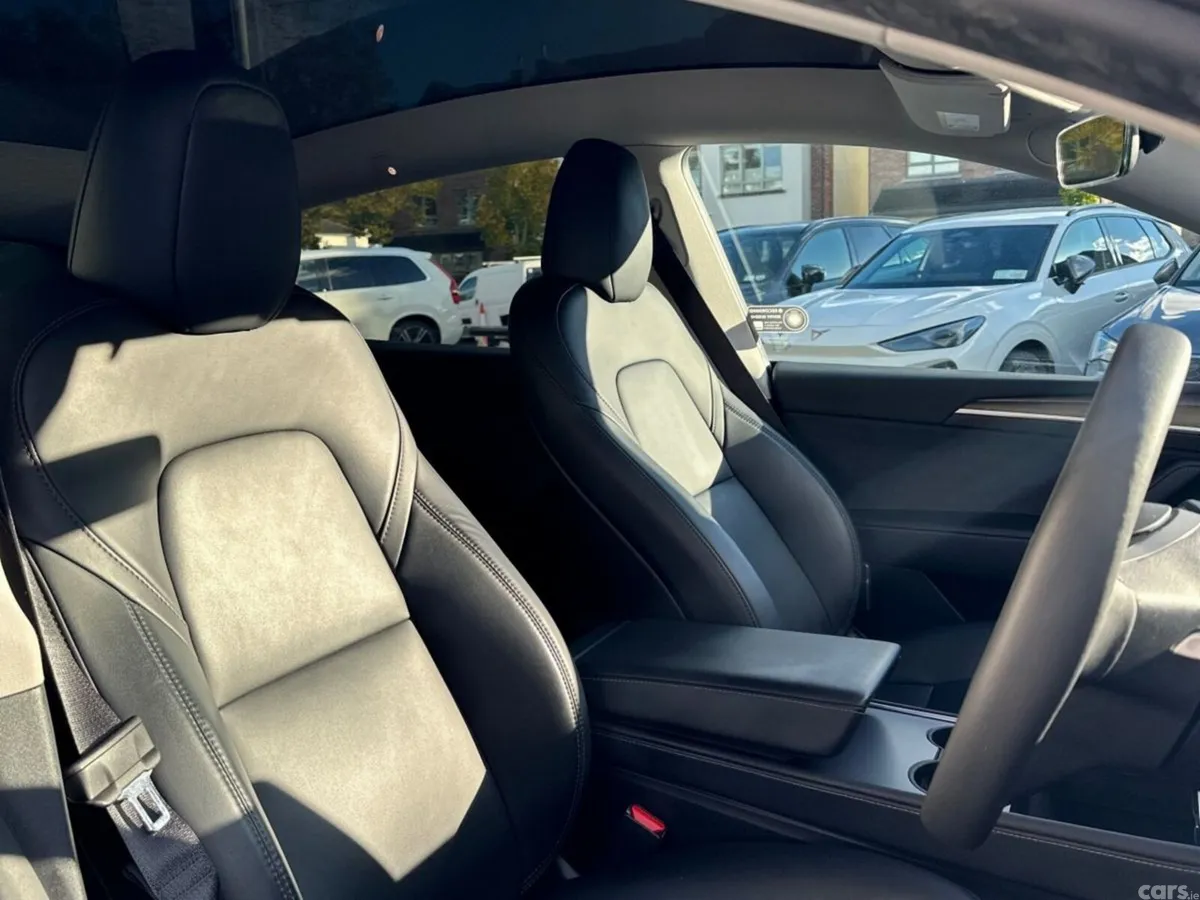 Tesla Model Y MPV, Electric, 2023, Blue