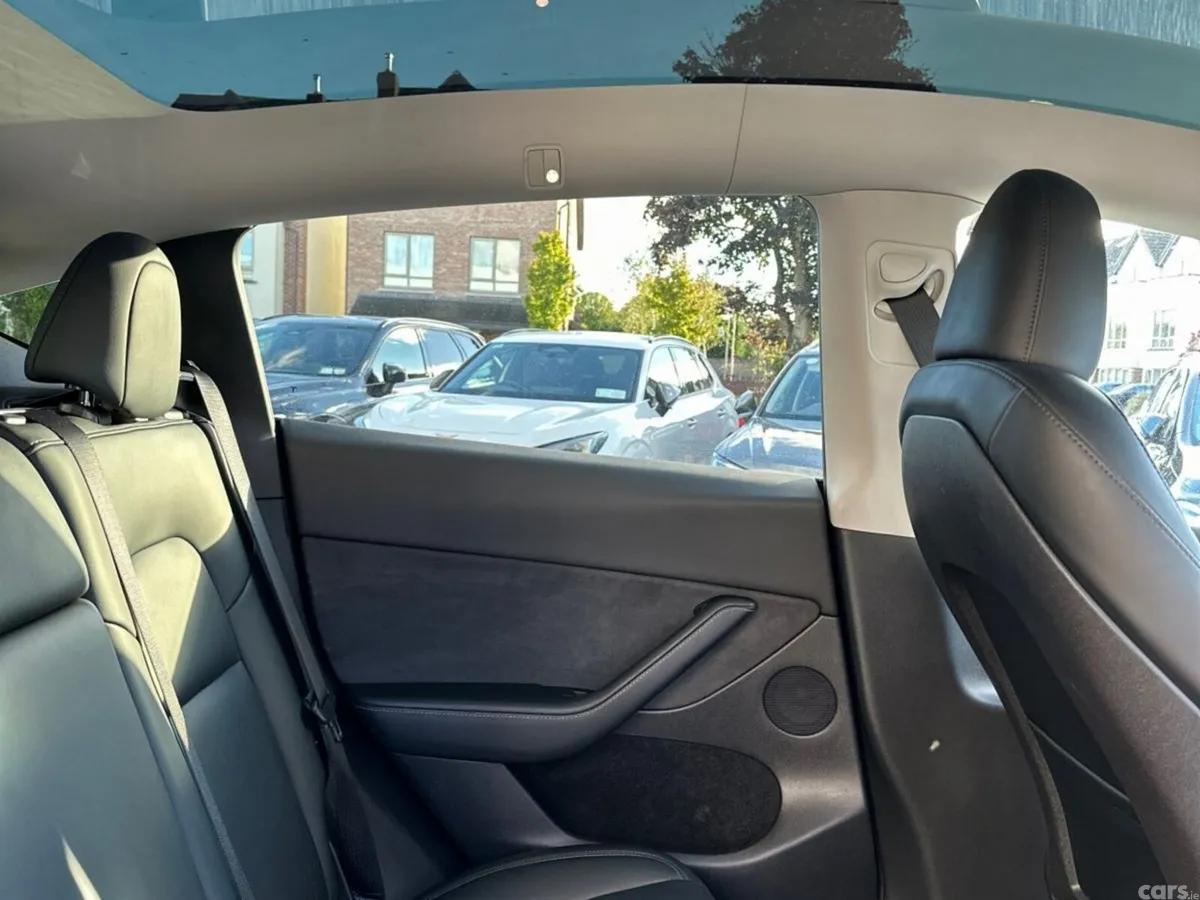Tesla Model Y MPV, Electric, 2023, Blue