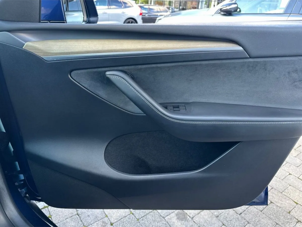 Tesla Model Y MPV, Electric, 2023, Blue
