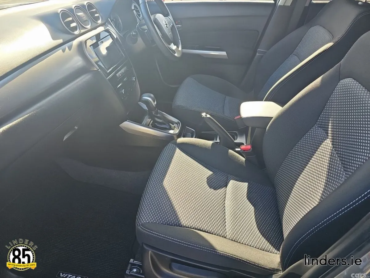 Suzuki Vitara SUV, Petrol Hybrid, 2023, Grey