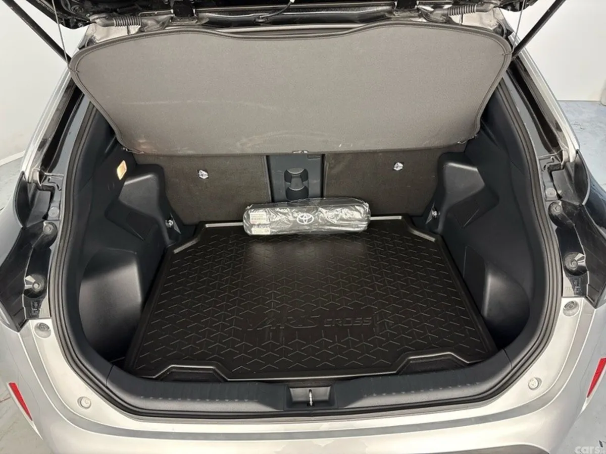 Toyota Yaris Cross Hatchback, Petrol Hybrid, 2026, Grey