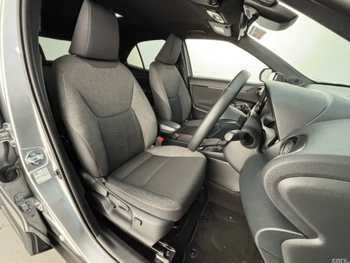 Toyota Yaris Cross Hatchback, Petrol Hybrid, 2026, Grey