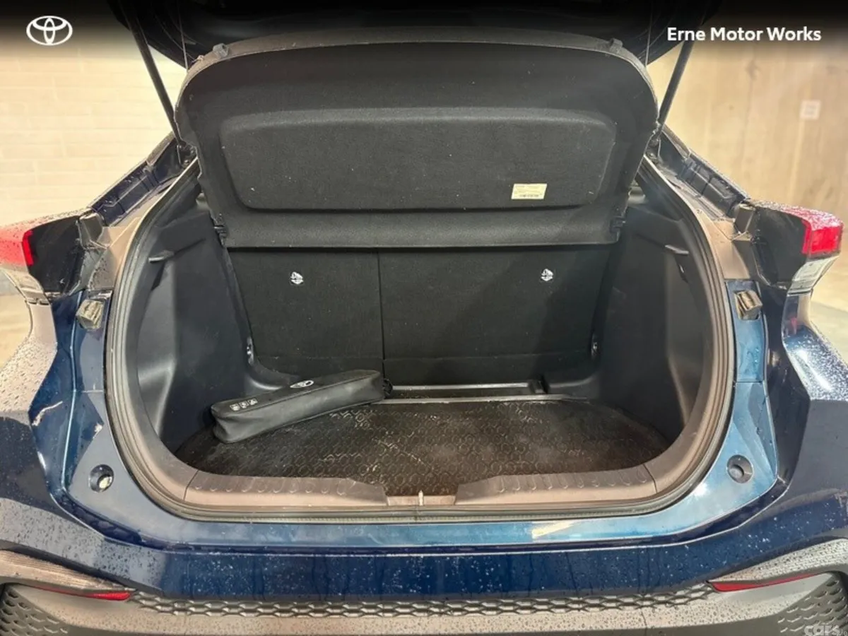 Toyota C-HR SUV, Petrol Hybrid, 2024, Blue