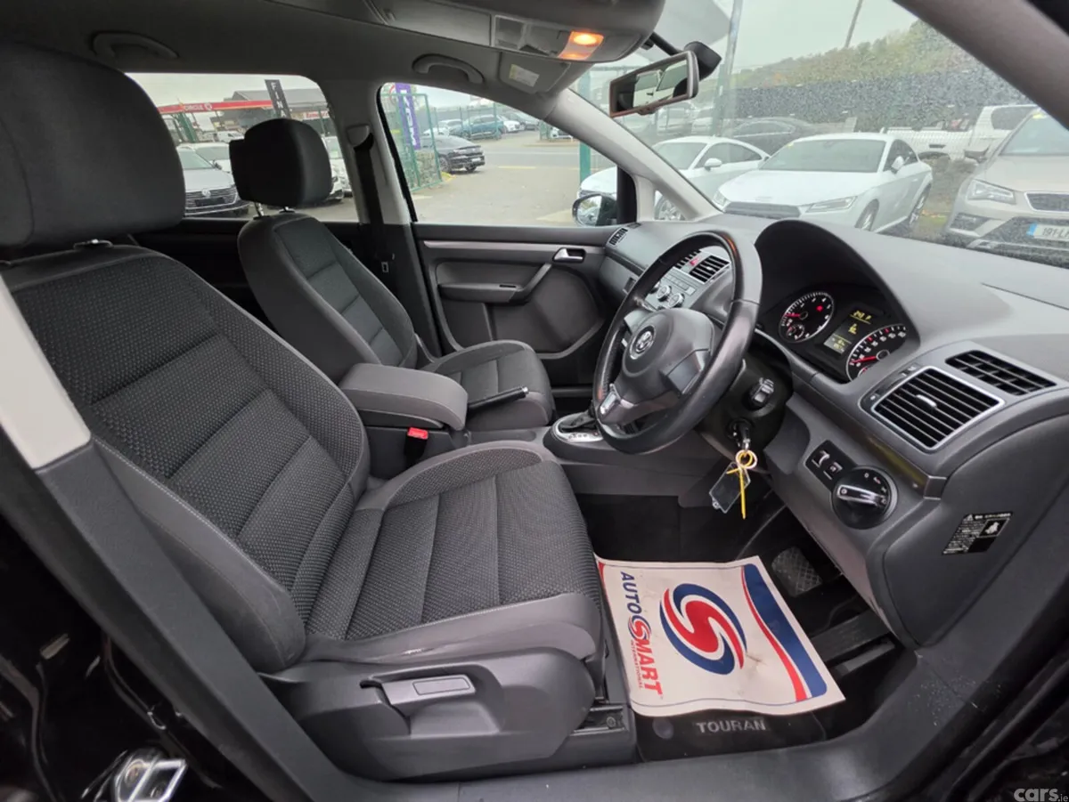 Volkswagen Touran MPV, Petrol, 2015, Black