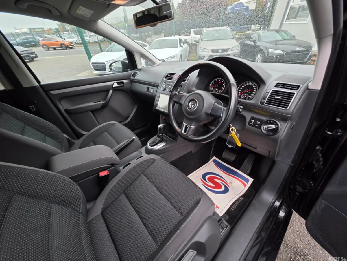 Volkswagen Touran MPV, Petrol, 2015, Black