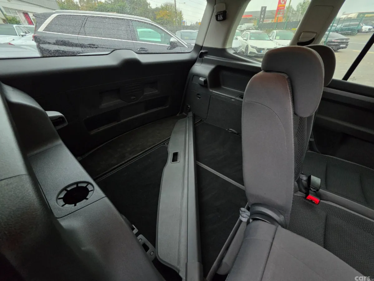 Volkswagen Touran MPV, Petrol, 2015, Black