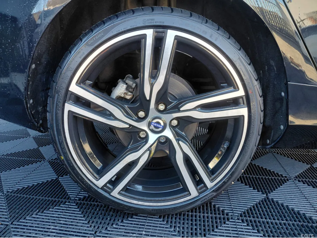 Volvo V40 Hatchback, Petrol, 2014, Black