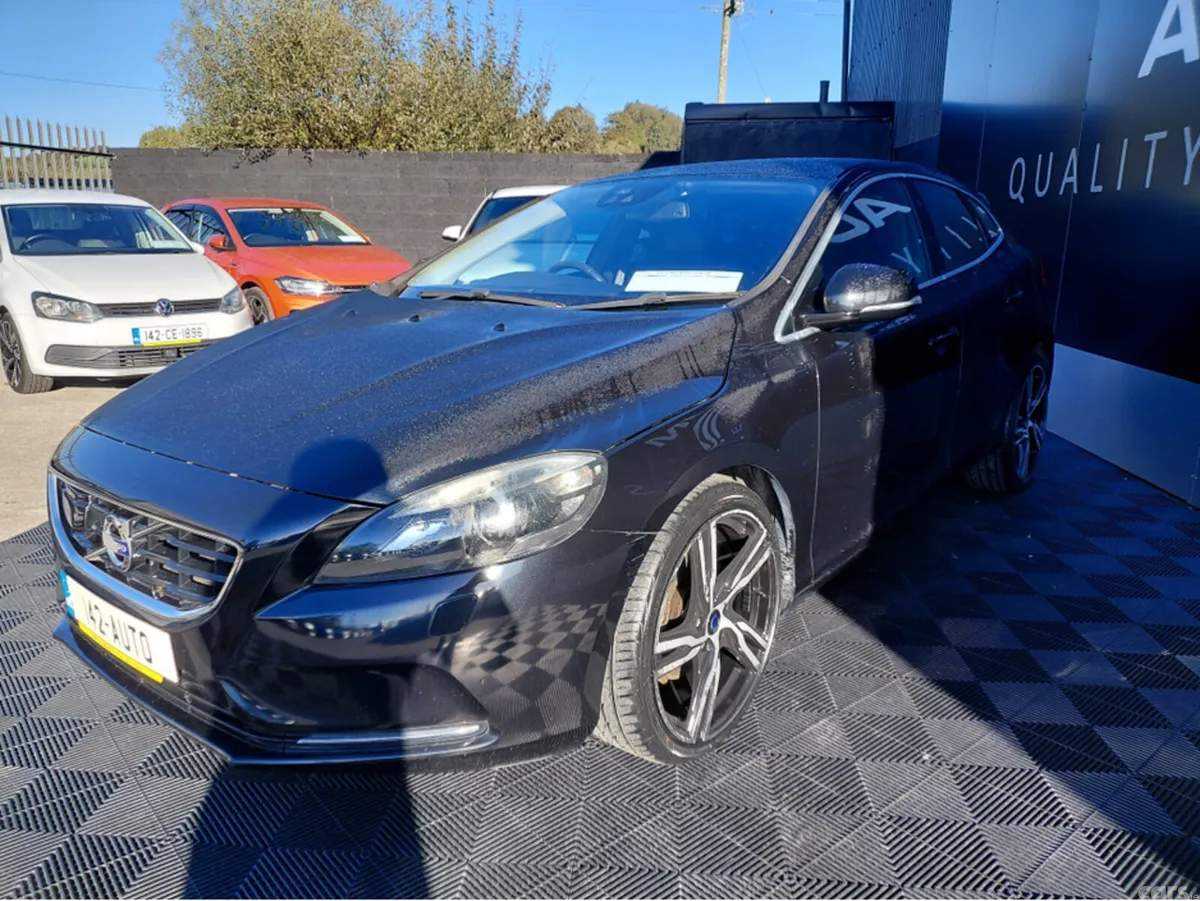 Volvo V40 Hatchback, Petrol, 2014, Black