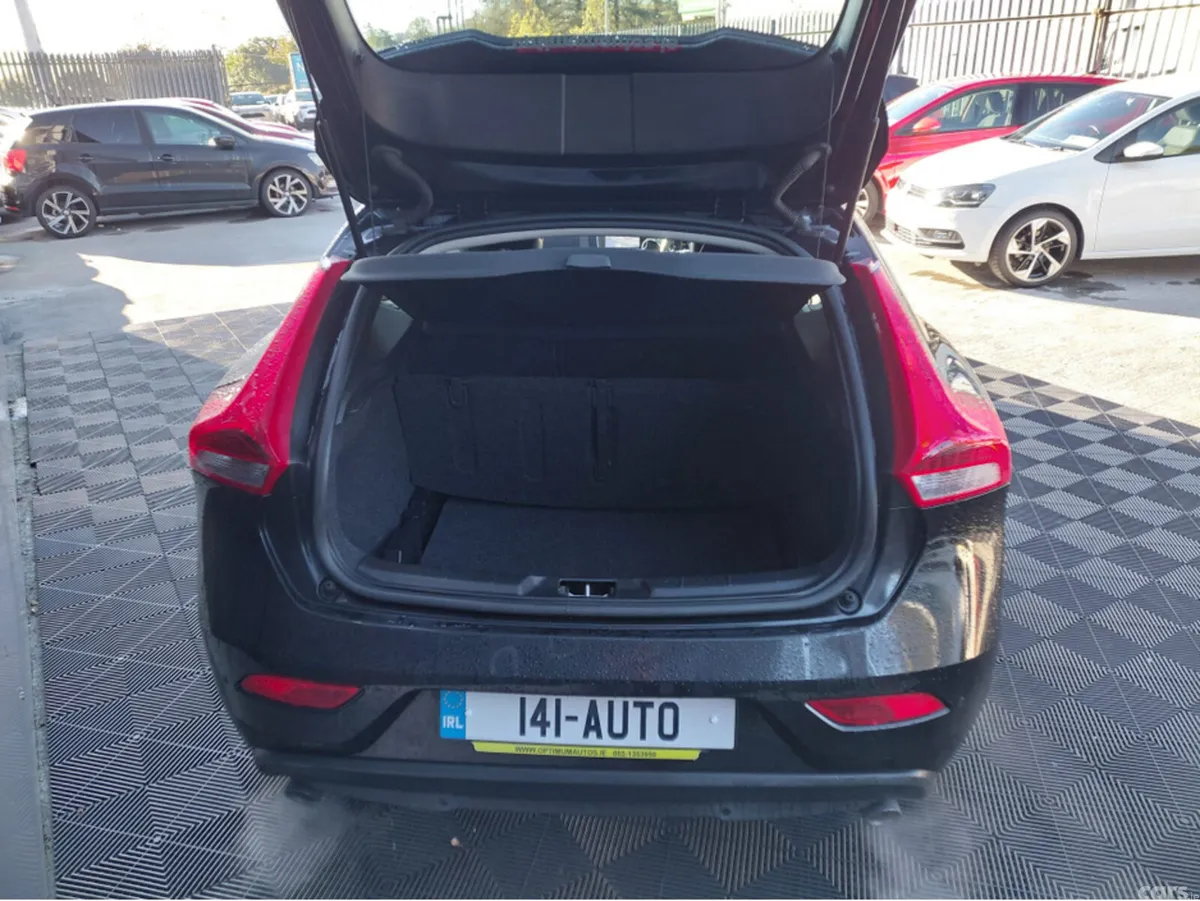 Volvo V40 Hatchback, Petrol, 2014, Black