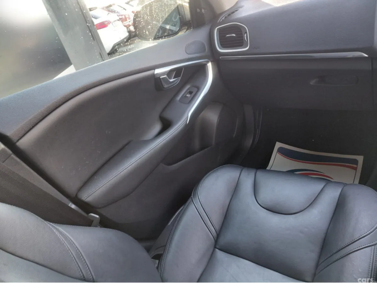 Volvo V40 Hatchback, Petrol, 2014, Black