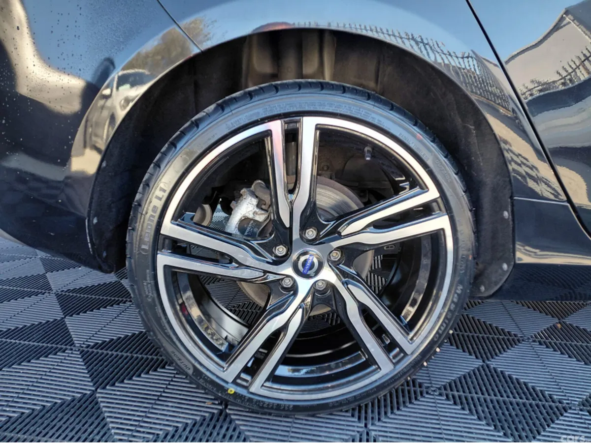 Volvo V40 Hatchback, Petrol, 2015, Black